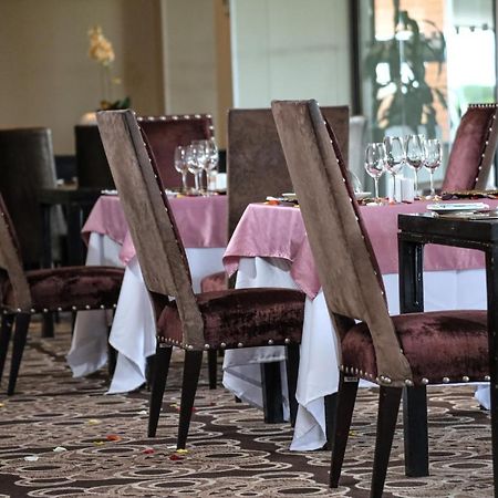 Royal Marang Hotel Phokeng Esterno foto Restaurant