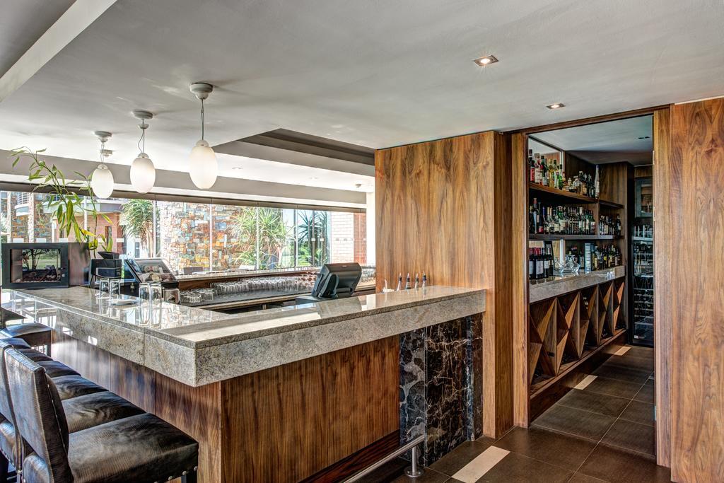 Royal Marang Hotel Phokeng Esterno foto The bar at the restaurant