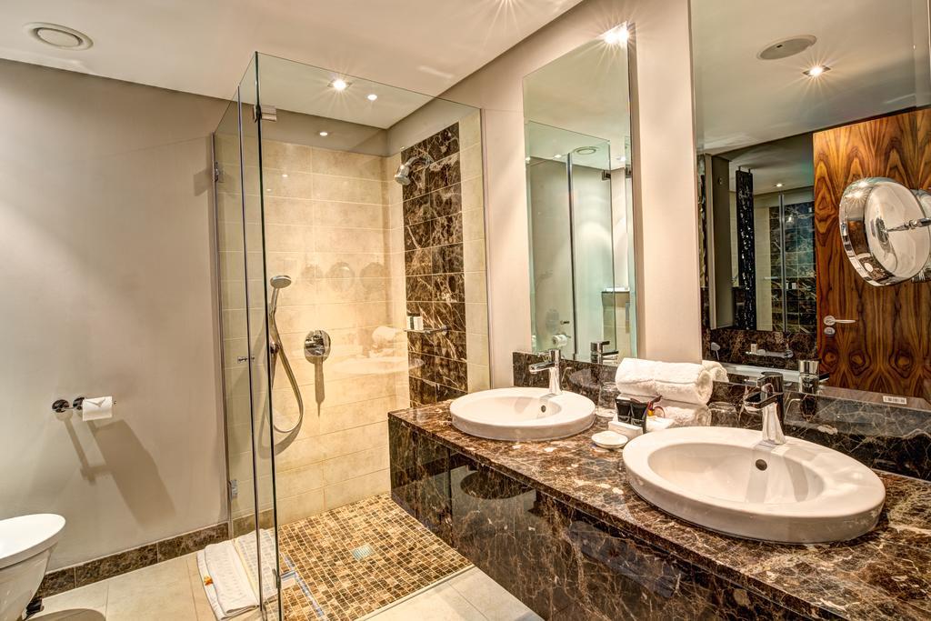 Royal Marang Hotel Phokeng Camera foto Bathroom