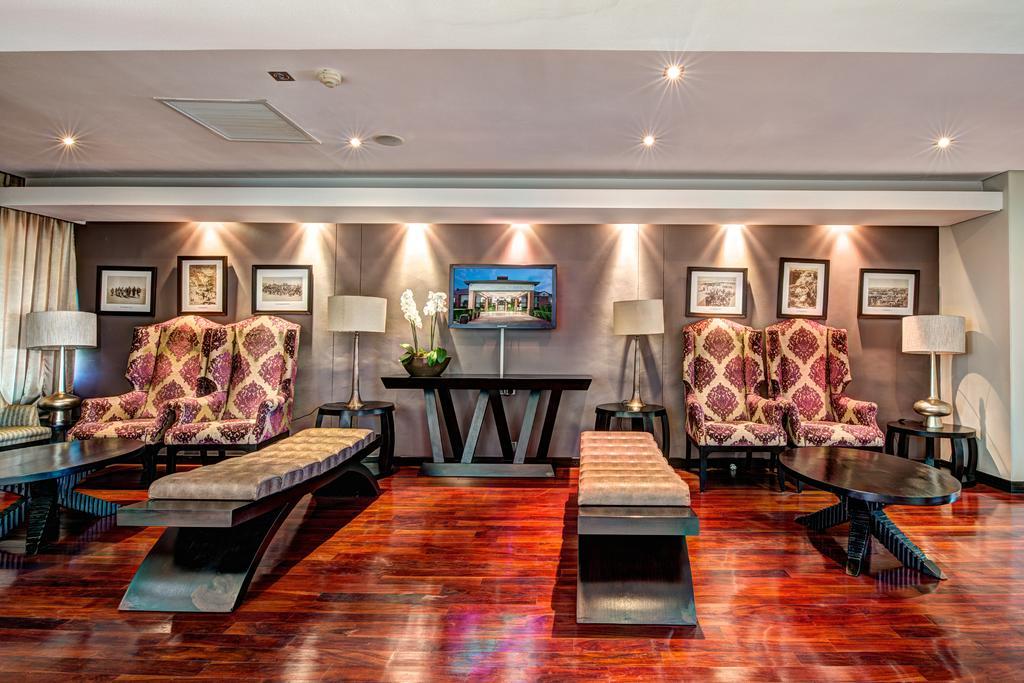 Royal Marang Hotel Phokeng Esterno foto The lounge at the airport