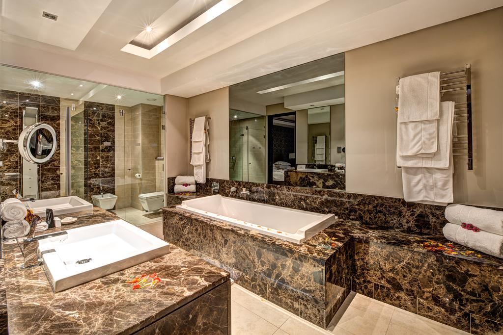 Royal Marang Hotel Phokeng Camera foto Bathroom