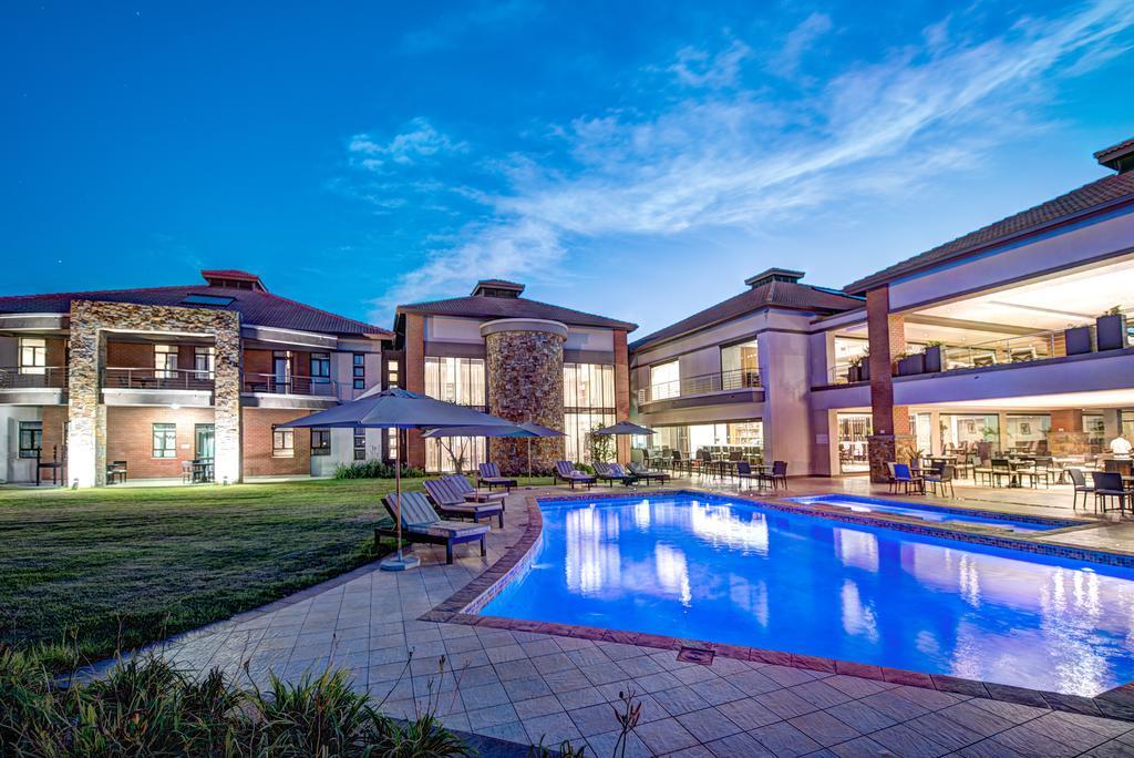 Royal Marang Hotel Phokeng Esterno foto The clubhouse at the Waterfall Equestrian Estate