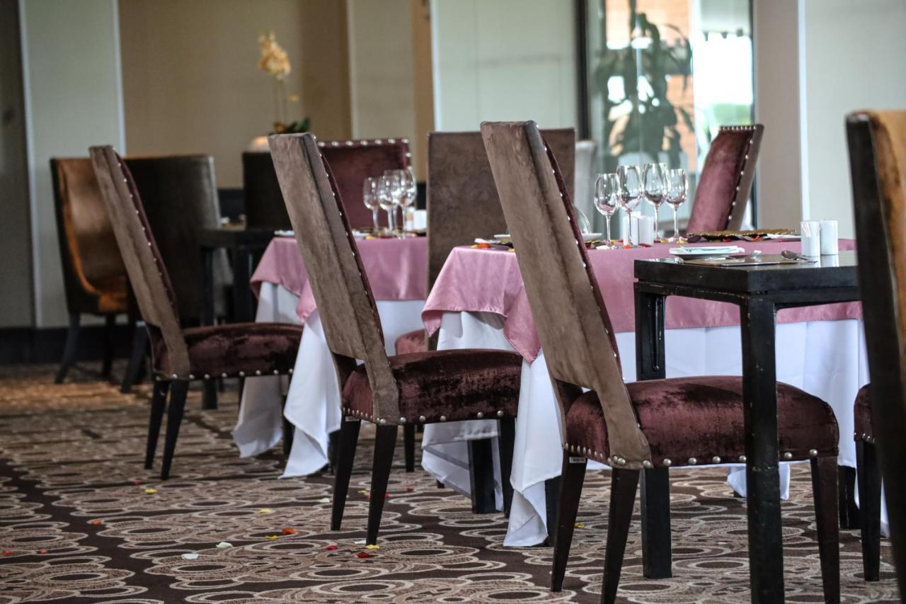 Royal Marang Hotel Phokeng Esterno foto Restaurant